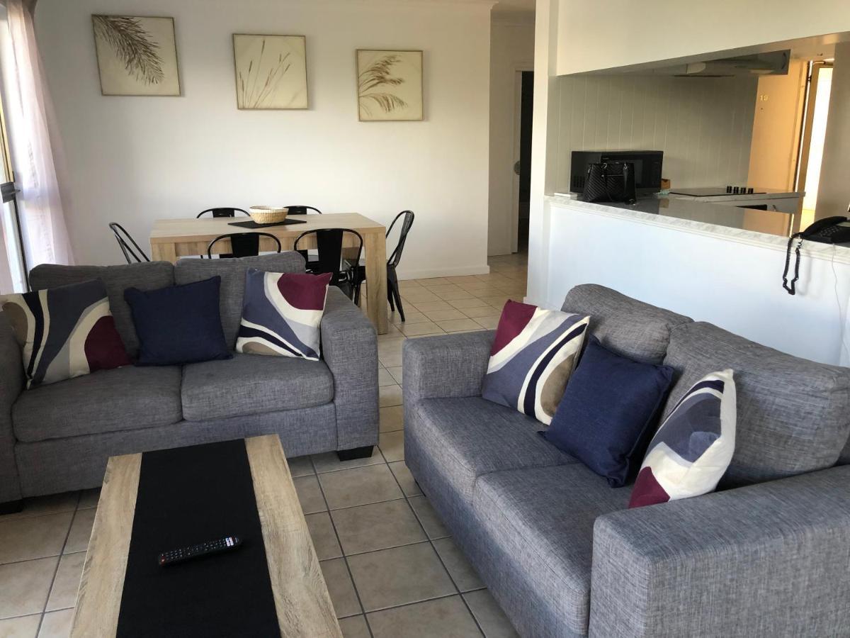 Coral Towers Holiday Suites Cairns Exteriör bild