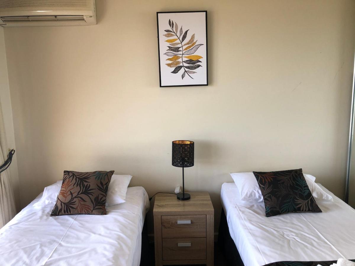 Coral Towers Holiday Suites Cairns Exteriör bild