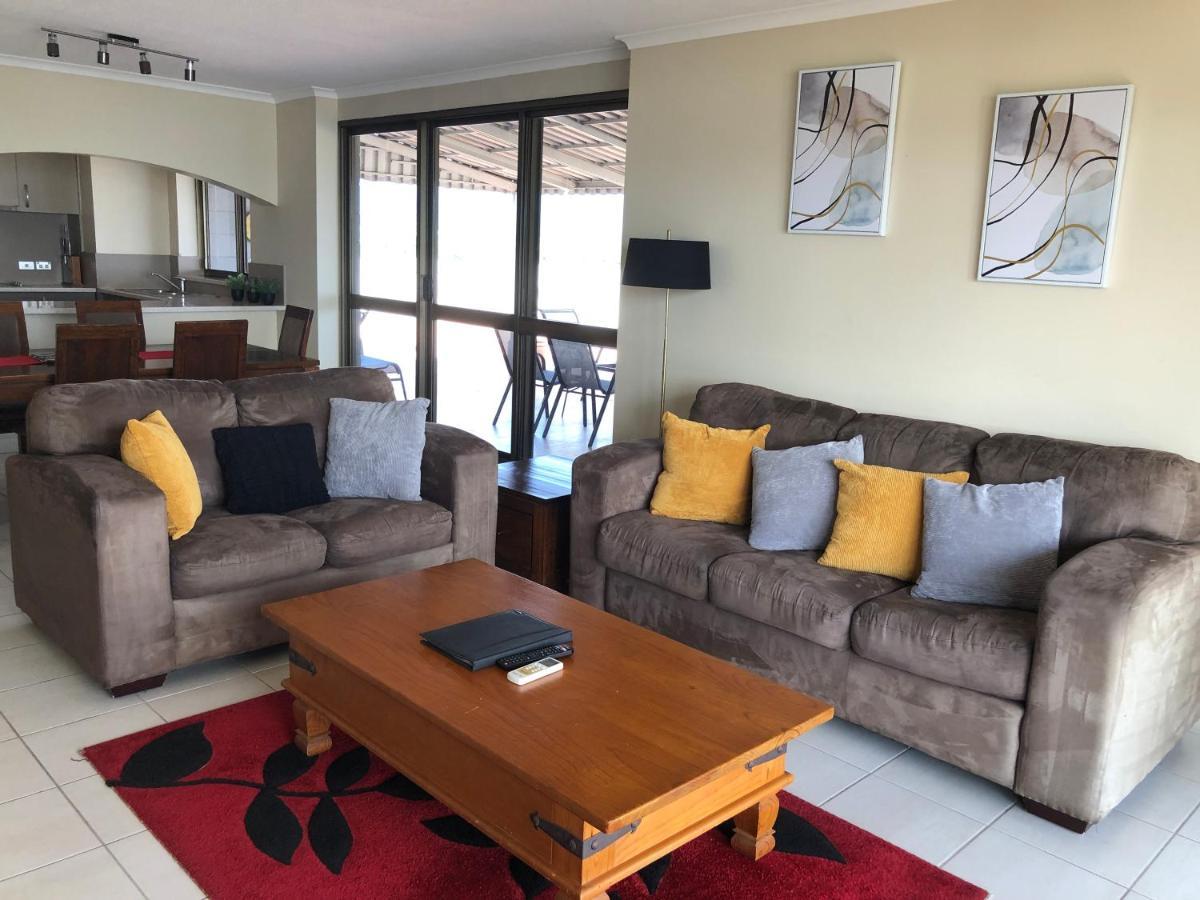 Coral Towers Holiday Suites Cairns Exteriör bild