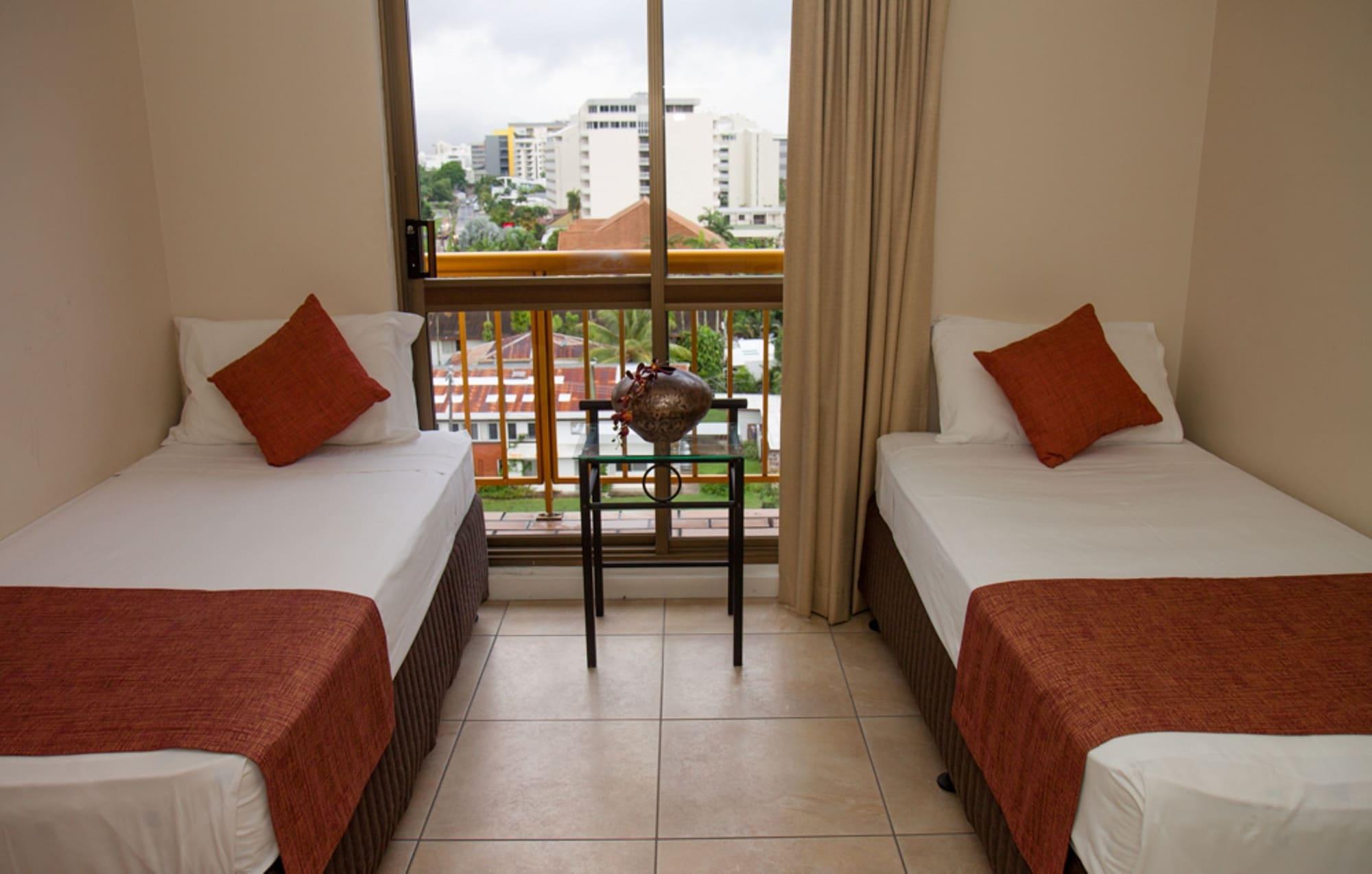 Coral Towers Holiday Suites Cairns Exteriör bild