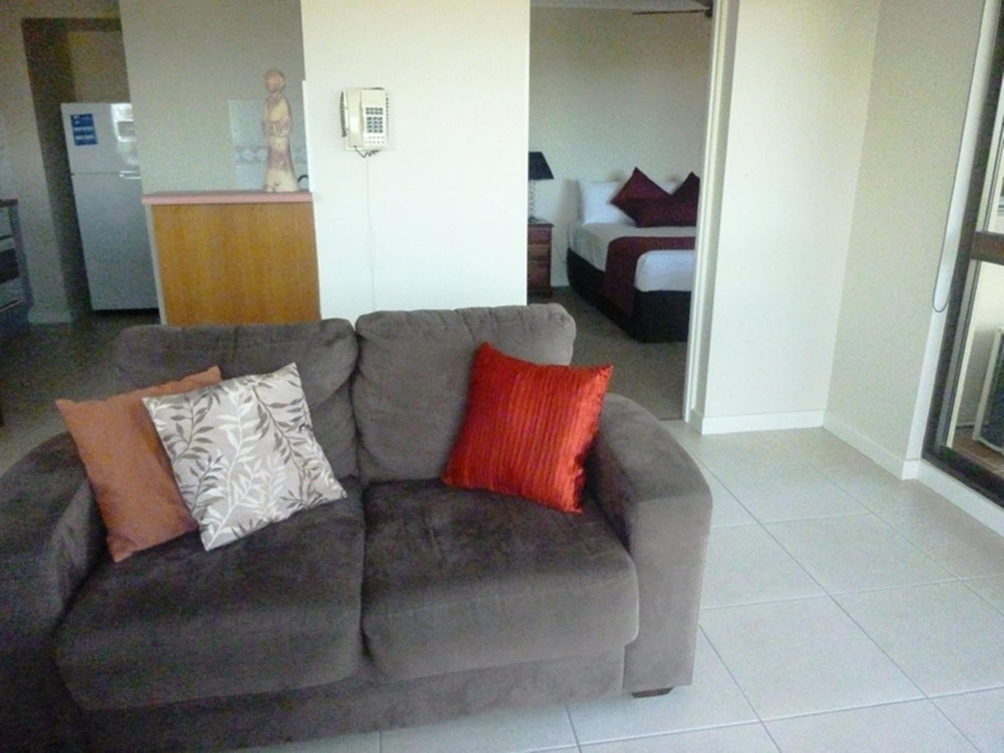 Coral Towers Holiday Suites Cairns Exteriör bild