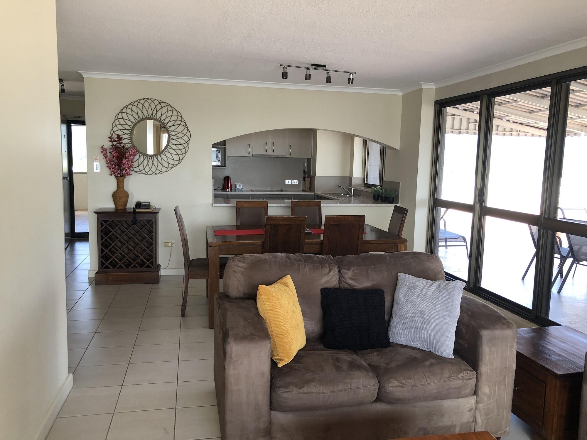 Coral Towers Holiday Suites Cairns Exteriör bild
