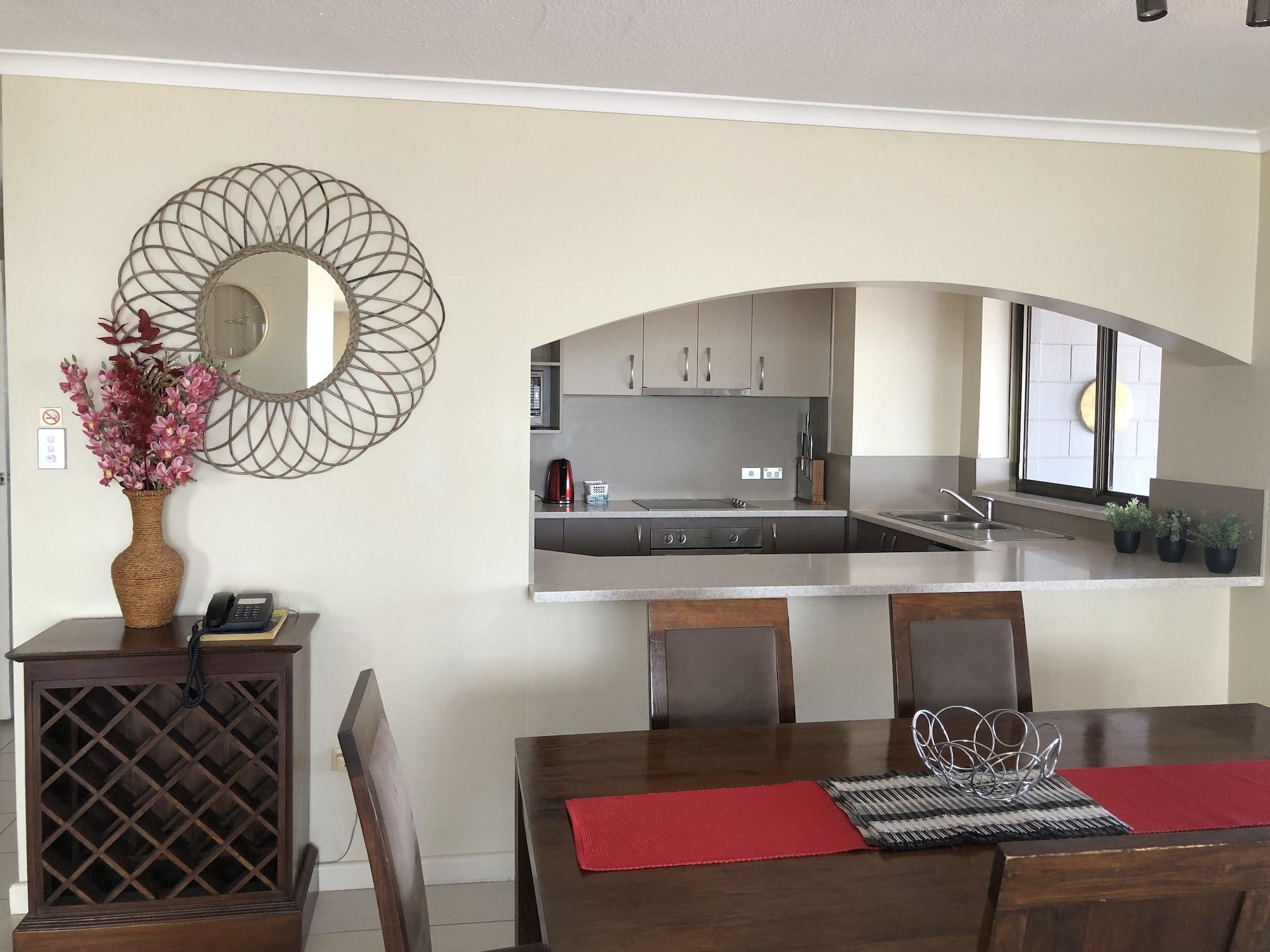 Coral Towers Holiday Suites Cairns Exteriör bild