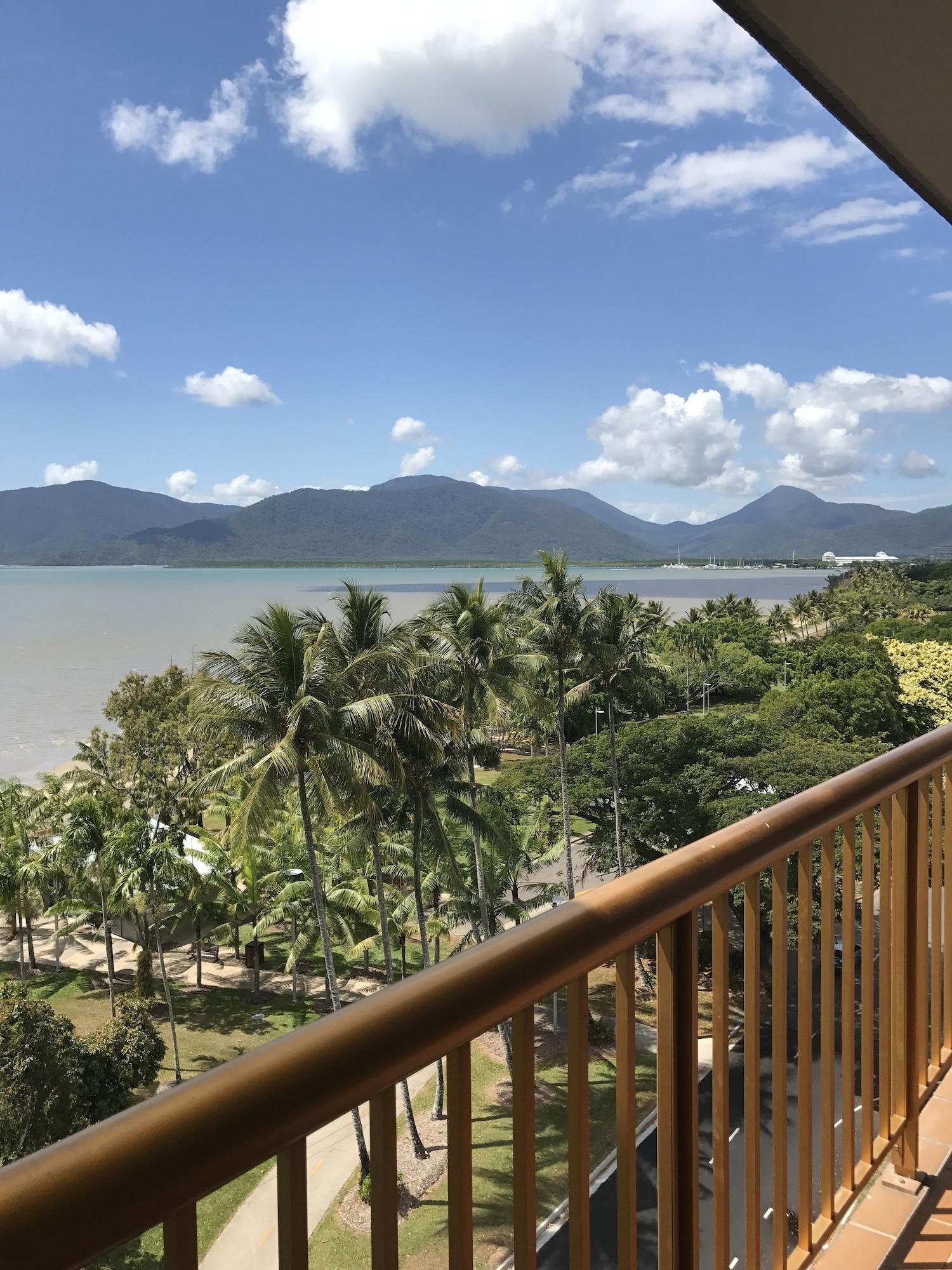 Coral Towers Holiday Suites Cairns Exteriör bild