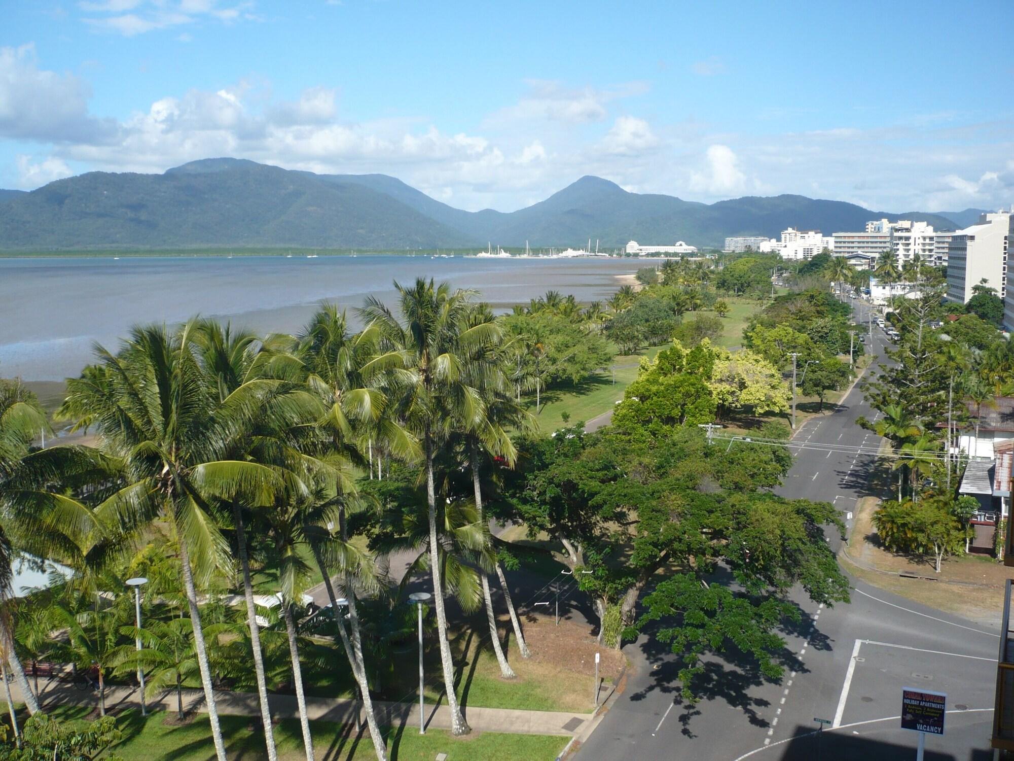 Coral Towers Holiday Suites Cairns Exteriör bild