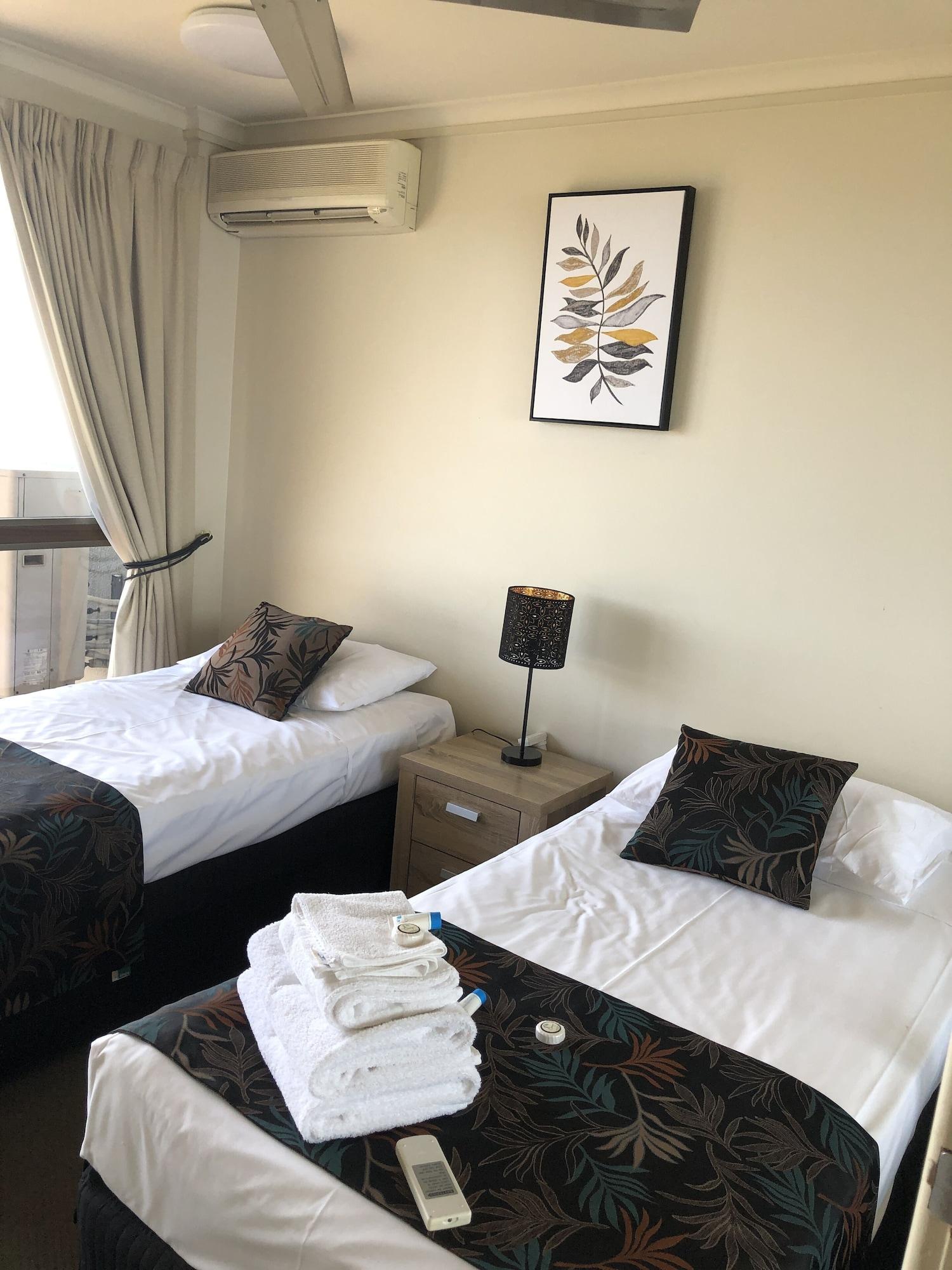 Coral Towers Holiday Suites Cairns Exteriör bild