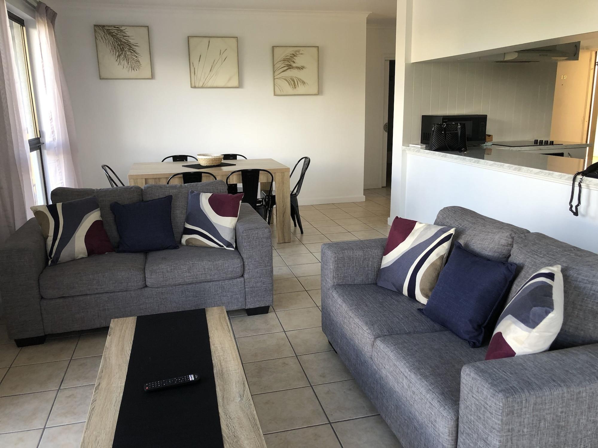 Coral Towers Holiday Suites Cairns Exteriör bild