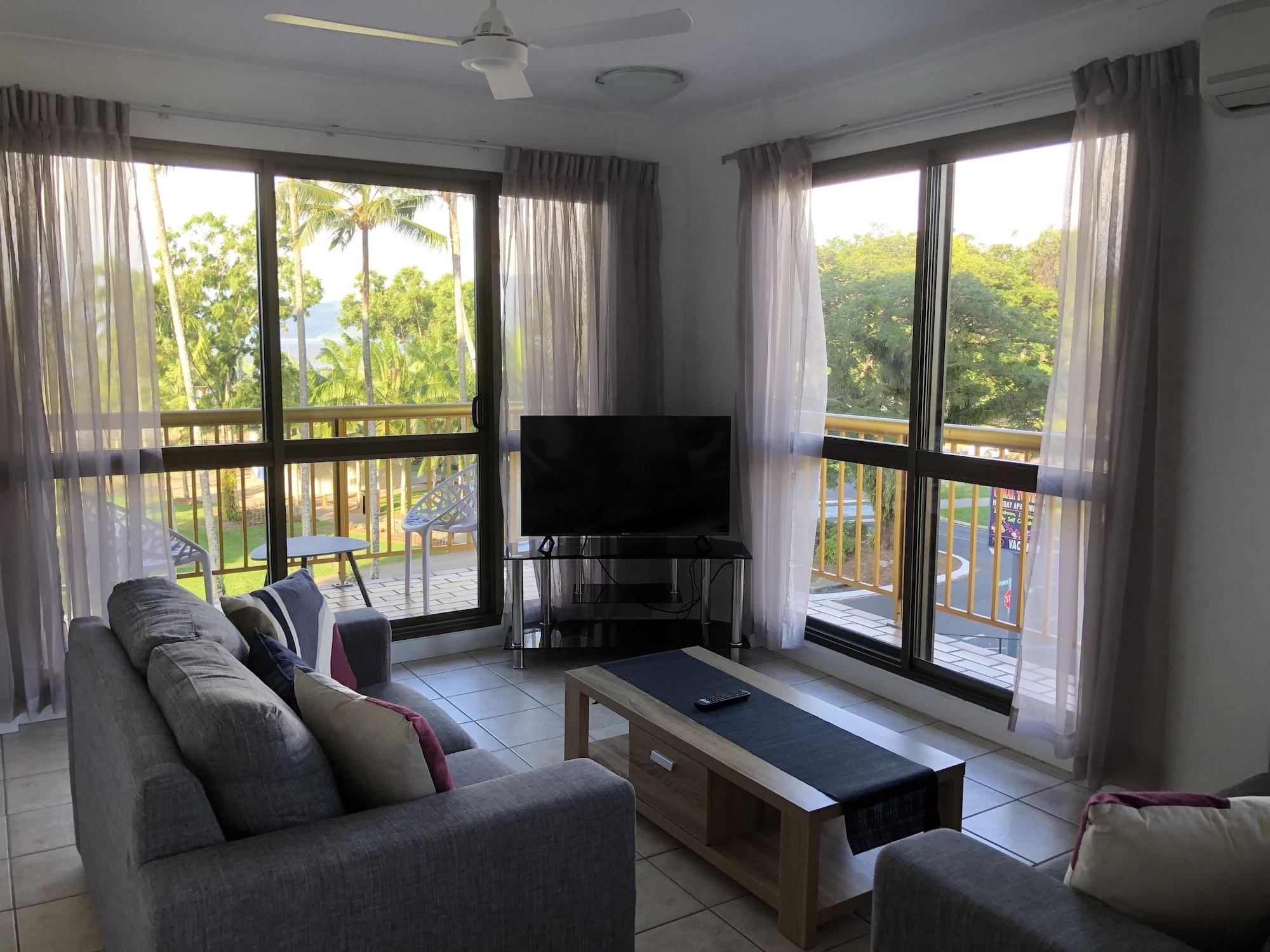 Coral Towers Holiday Suites Cairns Exteriör bild