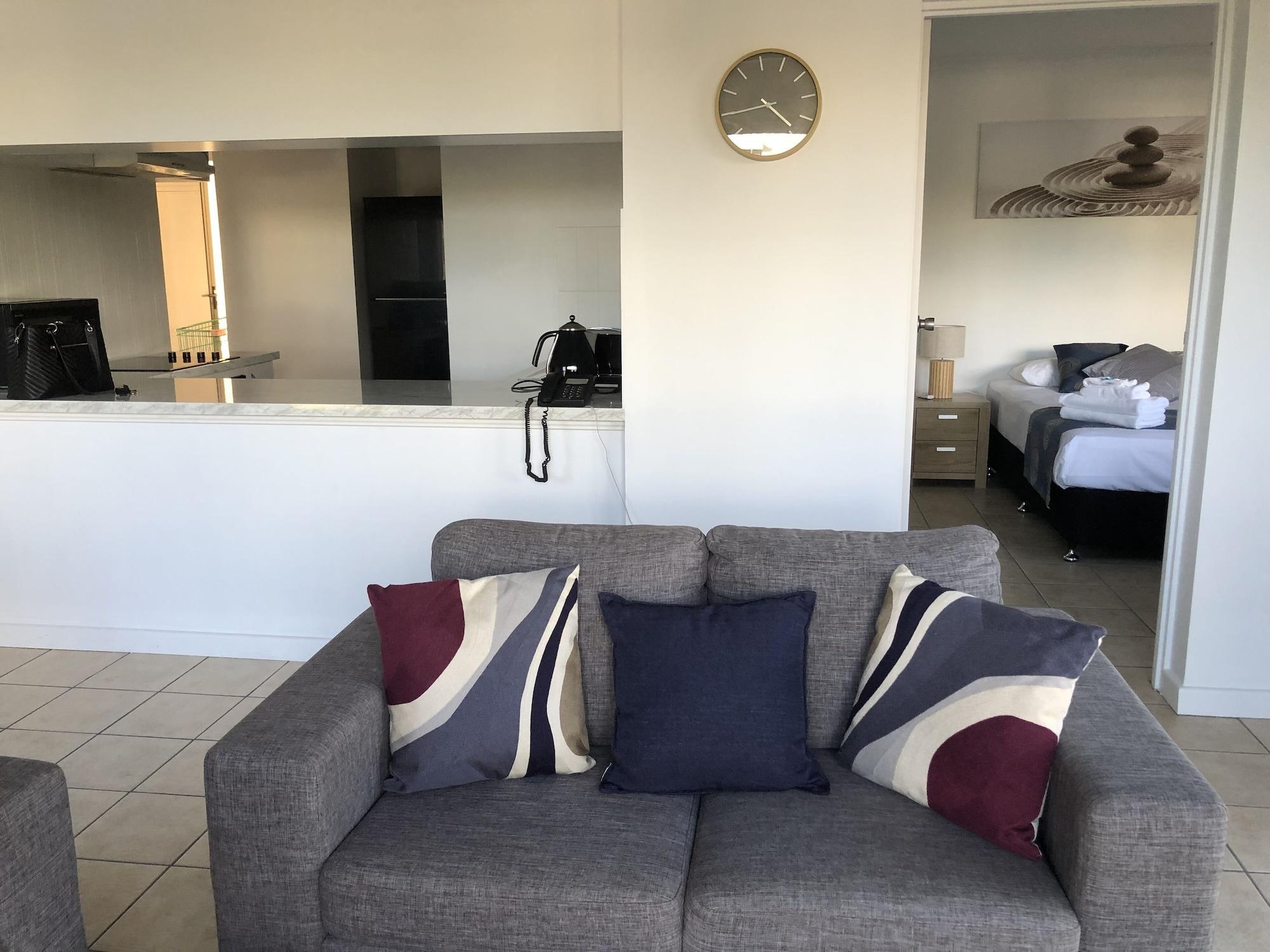 Coral Towers Holiday Suites Cairns Exteriör bild