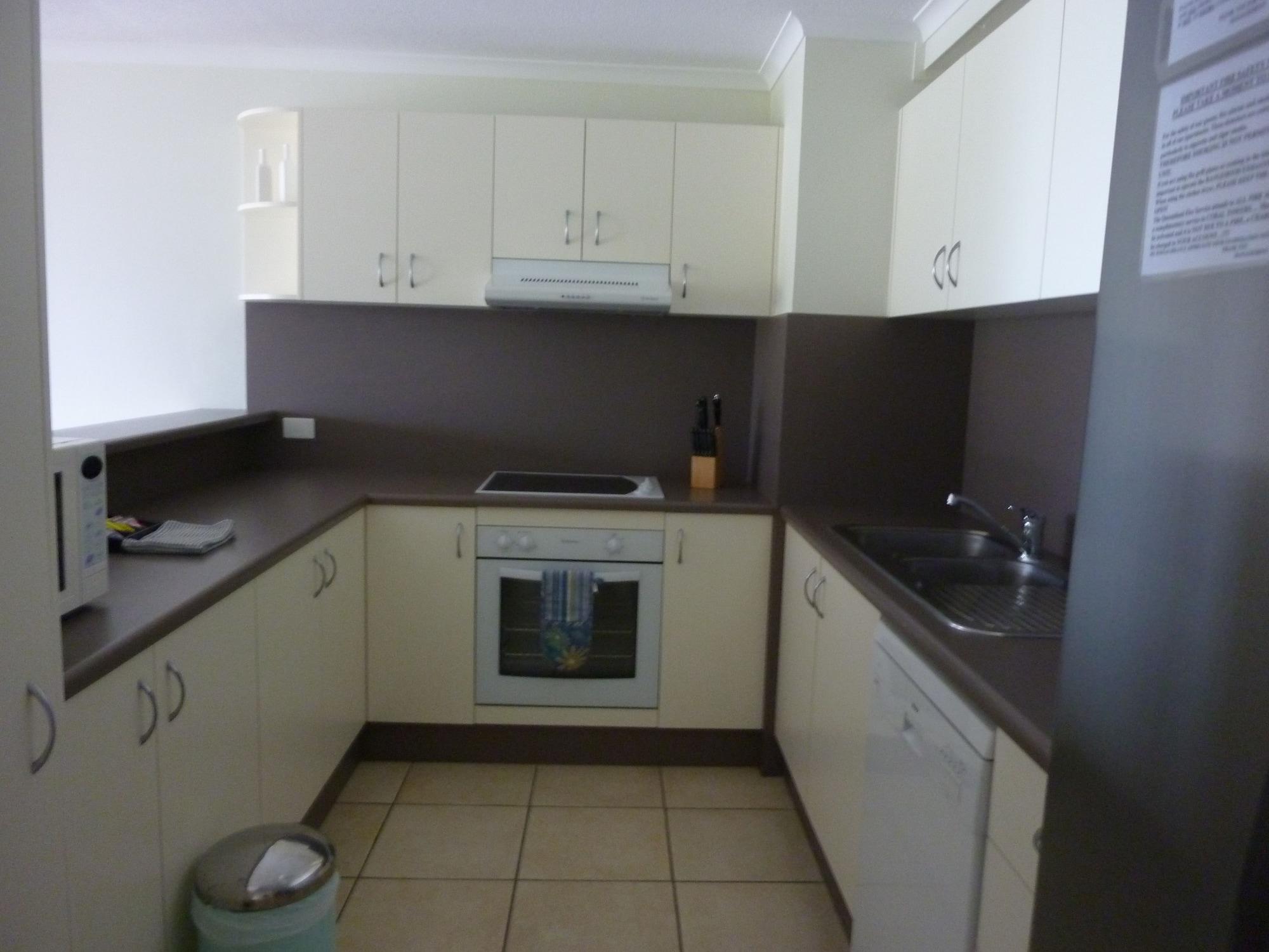Coral Towers Holiday Suites Cairns Exteriör bild