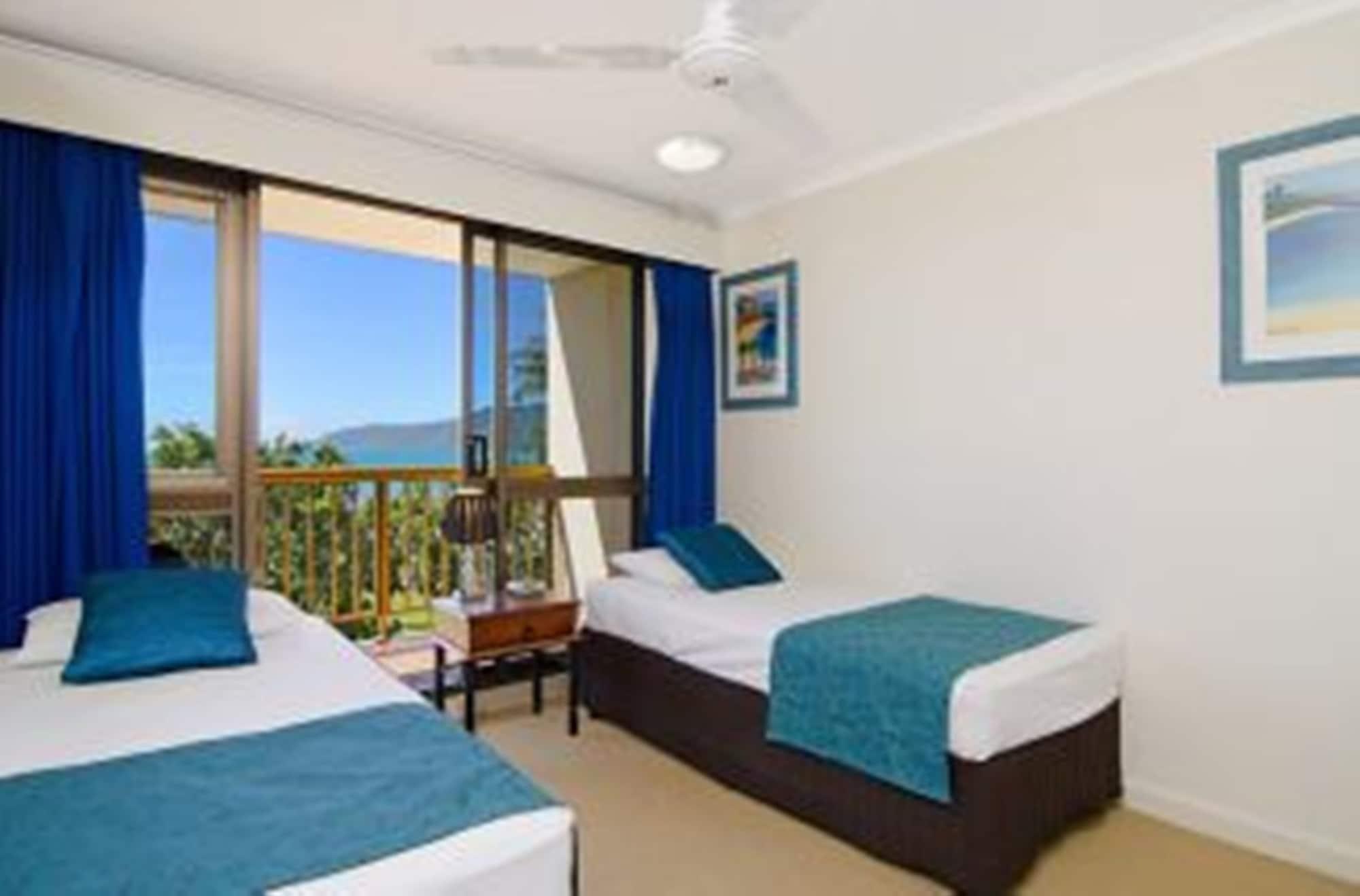 Coral Towers Holiday Suites Cairns Exteriör bild
