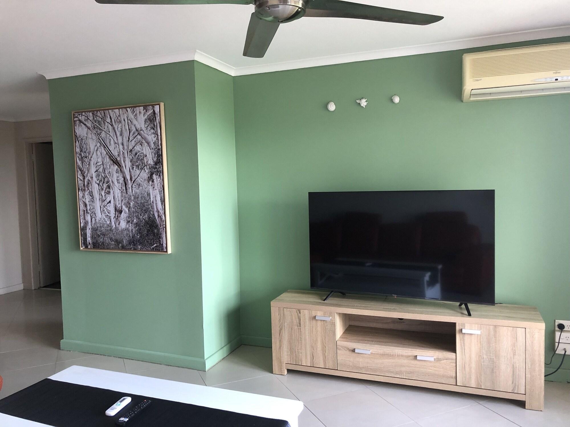 Coral Towers Holiday Suites Cairns Exteriör bild