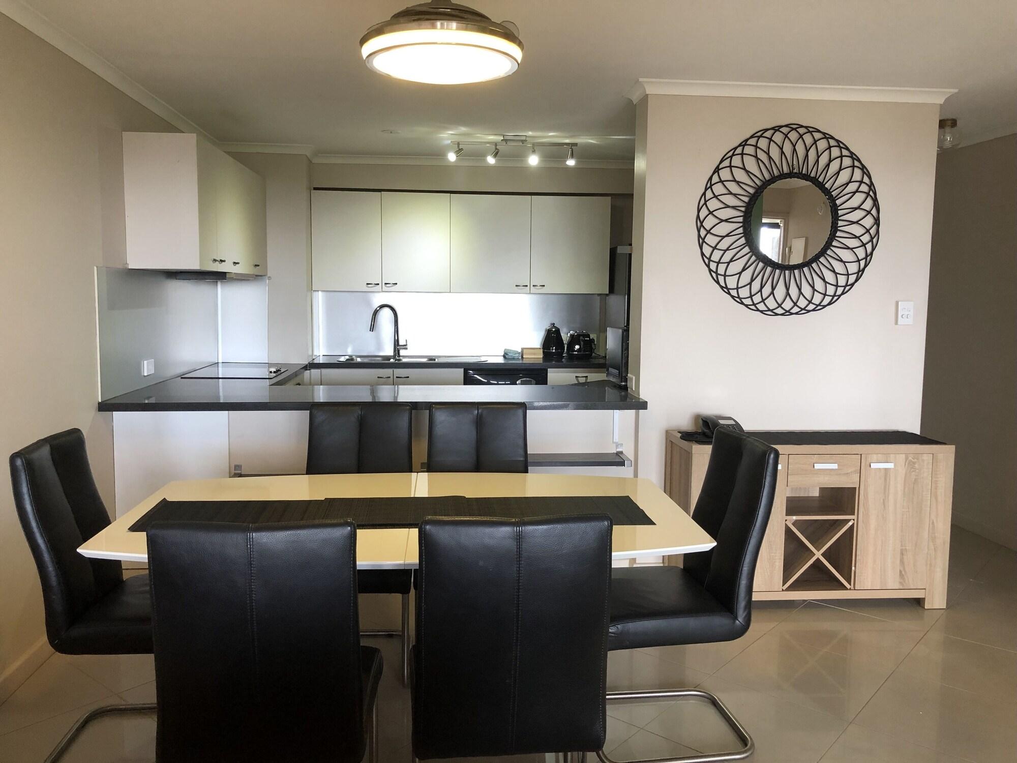 Coral Towers Holiday Suites Cairns Exteriör bild