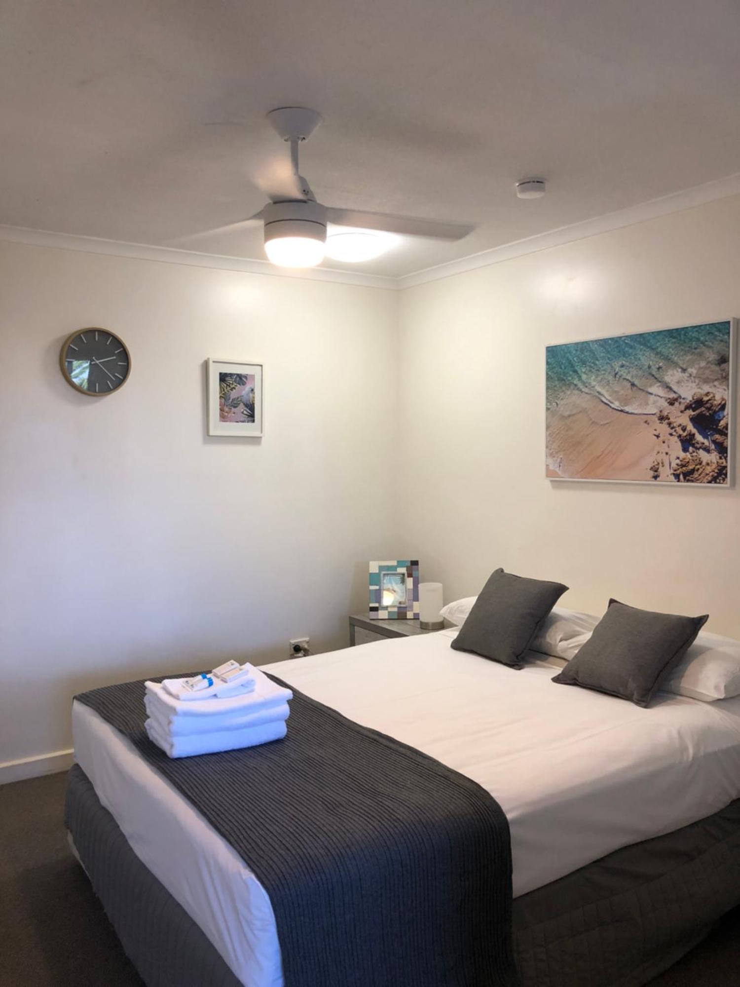 Coral Towers Holiday Suites Cairns Exteriör bild