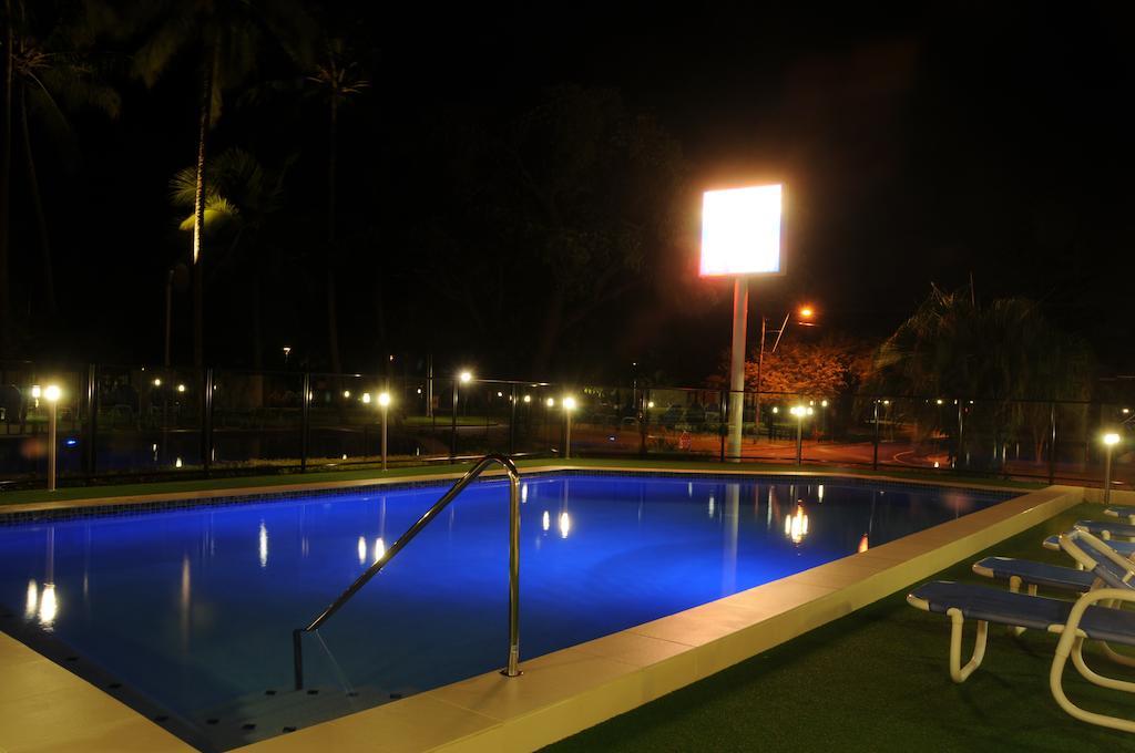 Coral Towers Holiday Suites Cairns Exteriör bild