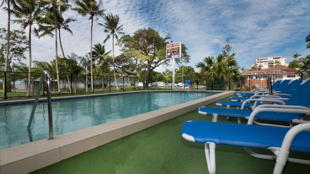 Coral Towers Holiday Suites Cairns Exteriör bild