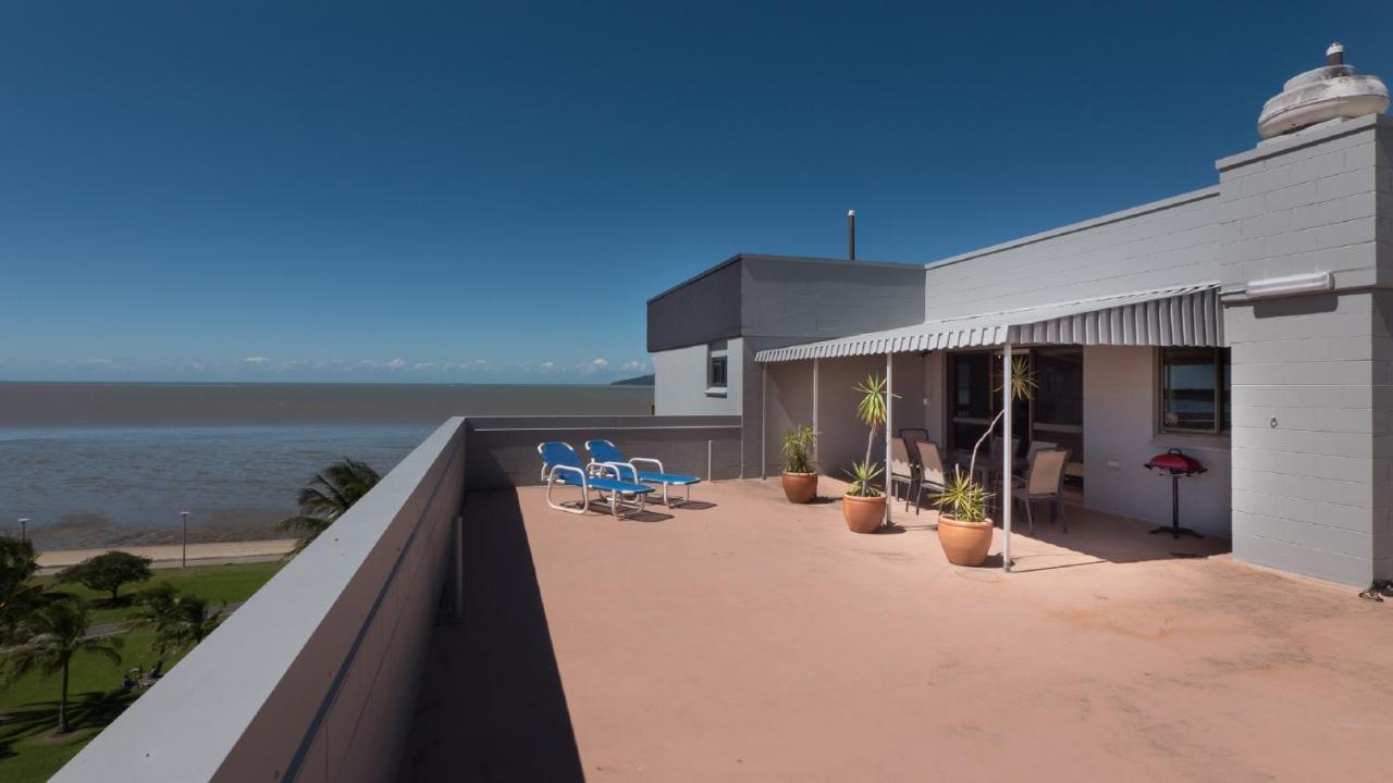 Coral Towers Holiday Suites Cairns Exteriör bild